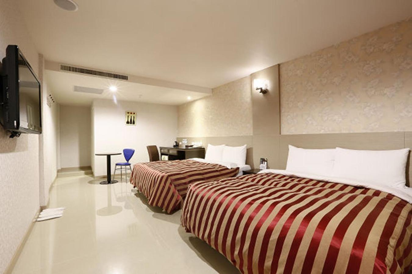 Hua Xiang Motel - Arena Kaohsiung Bagian luar foto