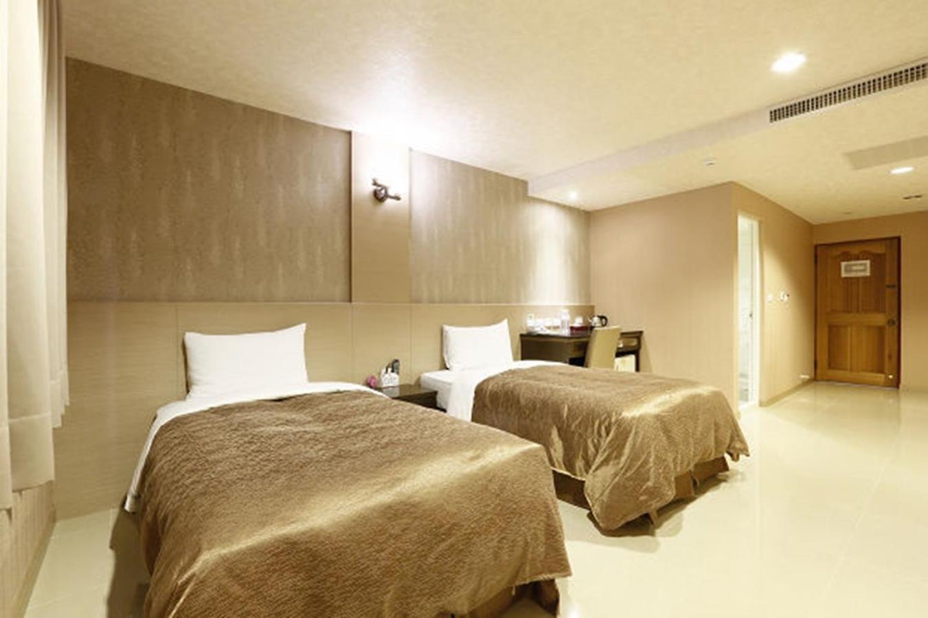 Hua Xiang Motel - Arena Kaohsiung Bagian luar foto