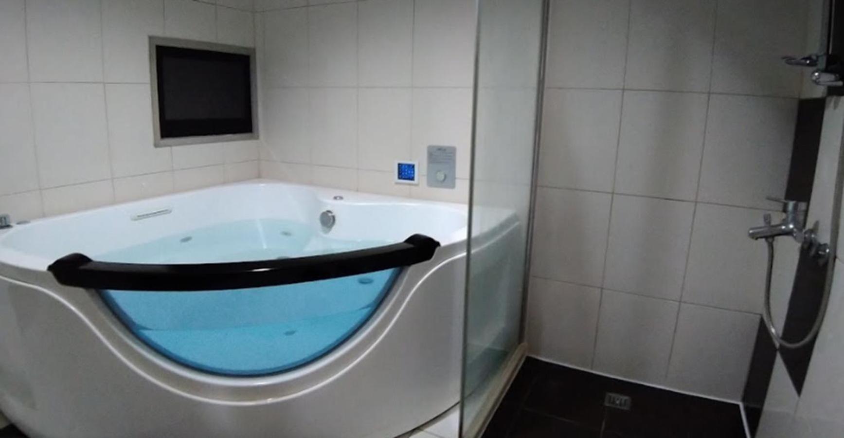 Hua Xiang Motel - Arena Kaohsiung Bagian luar foto