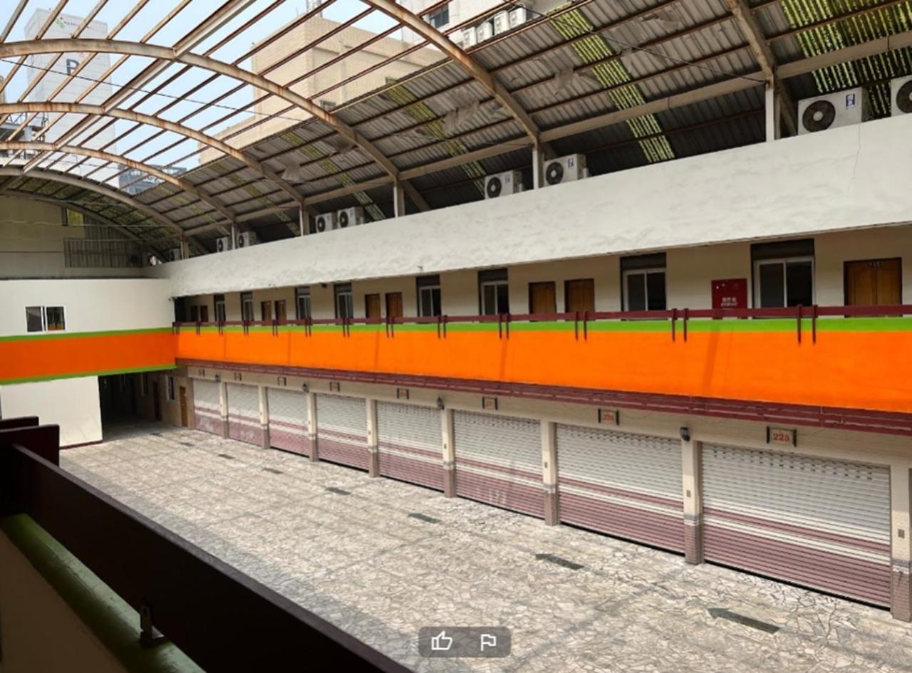 Hua Xiang Motel - Arena Kaohsiung Bagian luar foto
