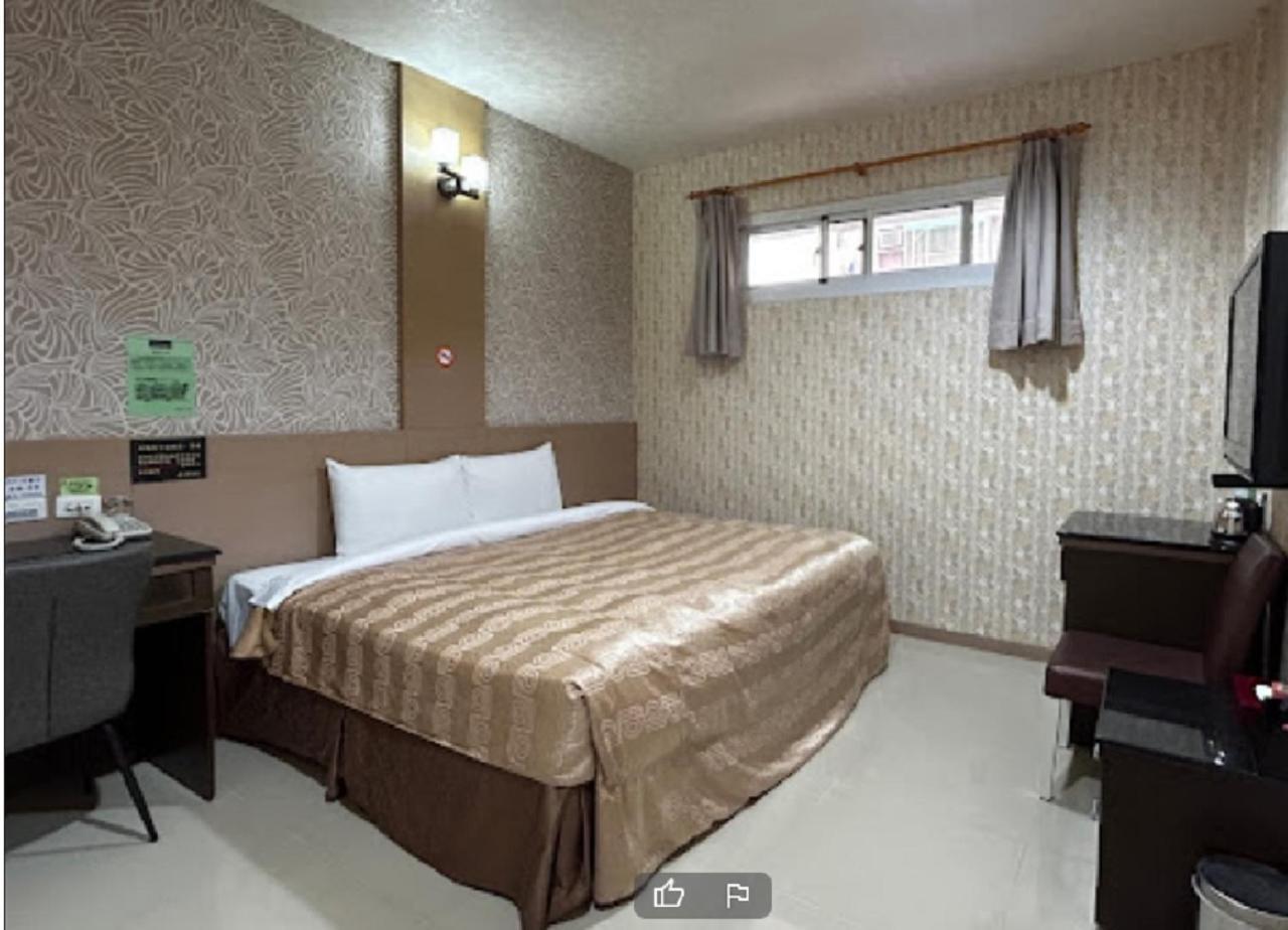 Hua Xiang Motel - Arena Kaohsiung Bagian luar foto